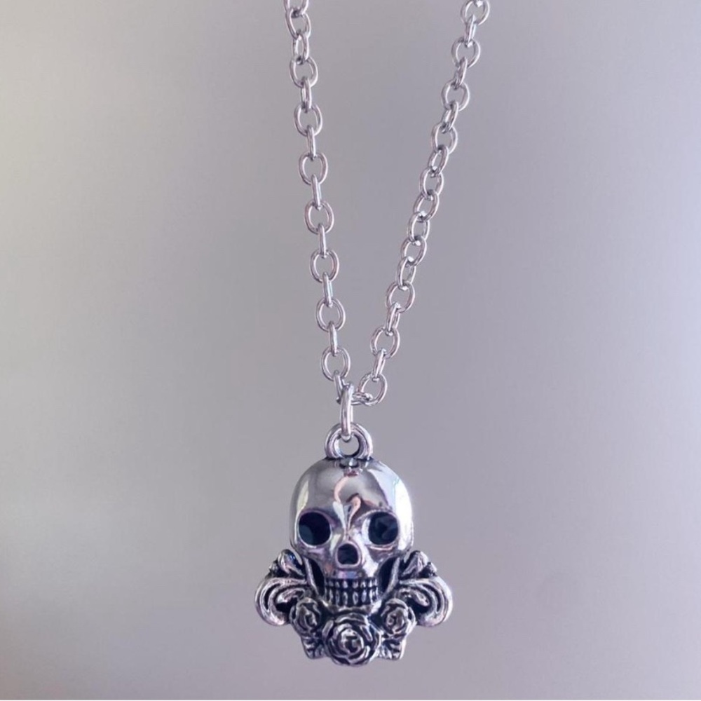 🌸3/$15🌸 Handmade Silver Skull Pendant Necklace